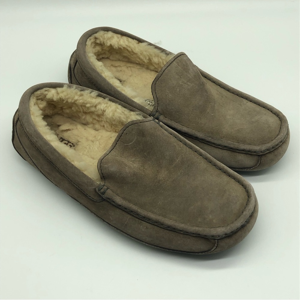 Ugg Ascot Men's Size 10 Suede Sheepskin Lined Moccasin Slip Ons